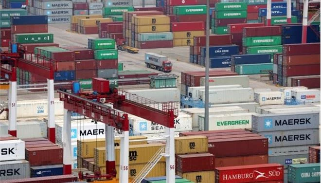 Σύγκρουση «μεγατόνων»: Αλλα 200 δισ. δασμών από τις ΗΠΑ κατά της Κίνας